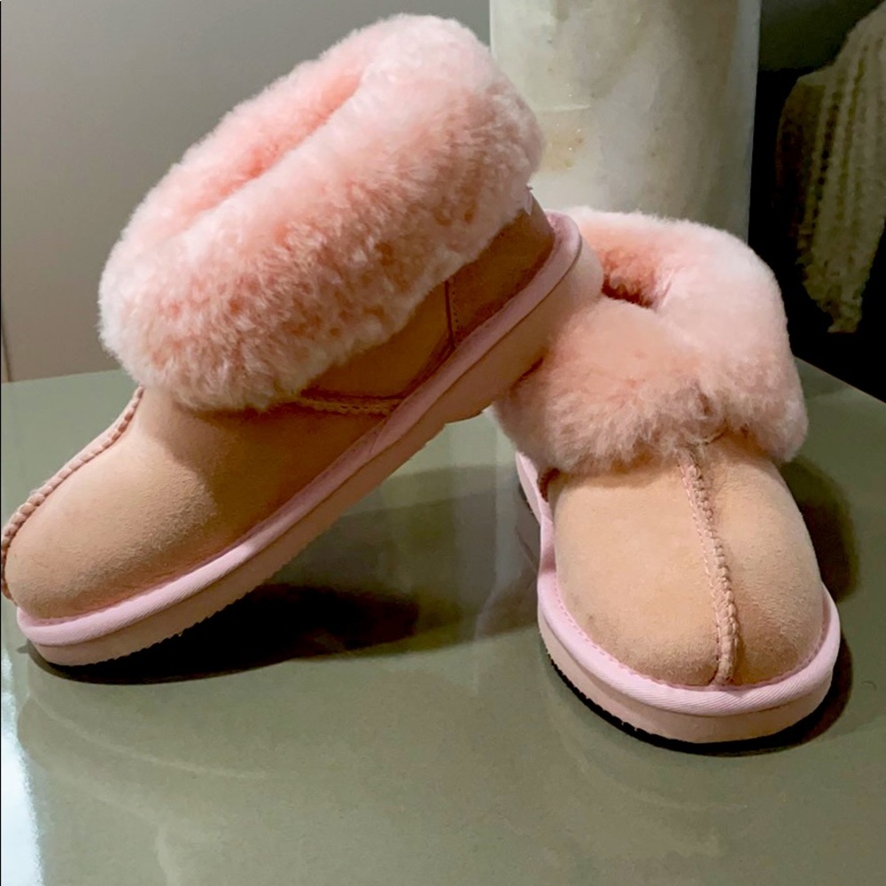 UGG GENUINE ladies pink slippers - NEW - Size 5-6 - Picture 1 of 4